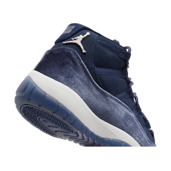 💙 Air Jordan 11 Retro “Midnight Navy Velvet” (W) • Navy Suede/Velvet • Size 9 ⭐️ - Picture 5 of 16